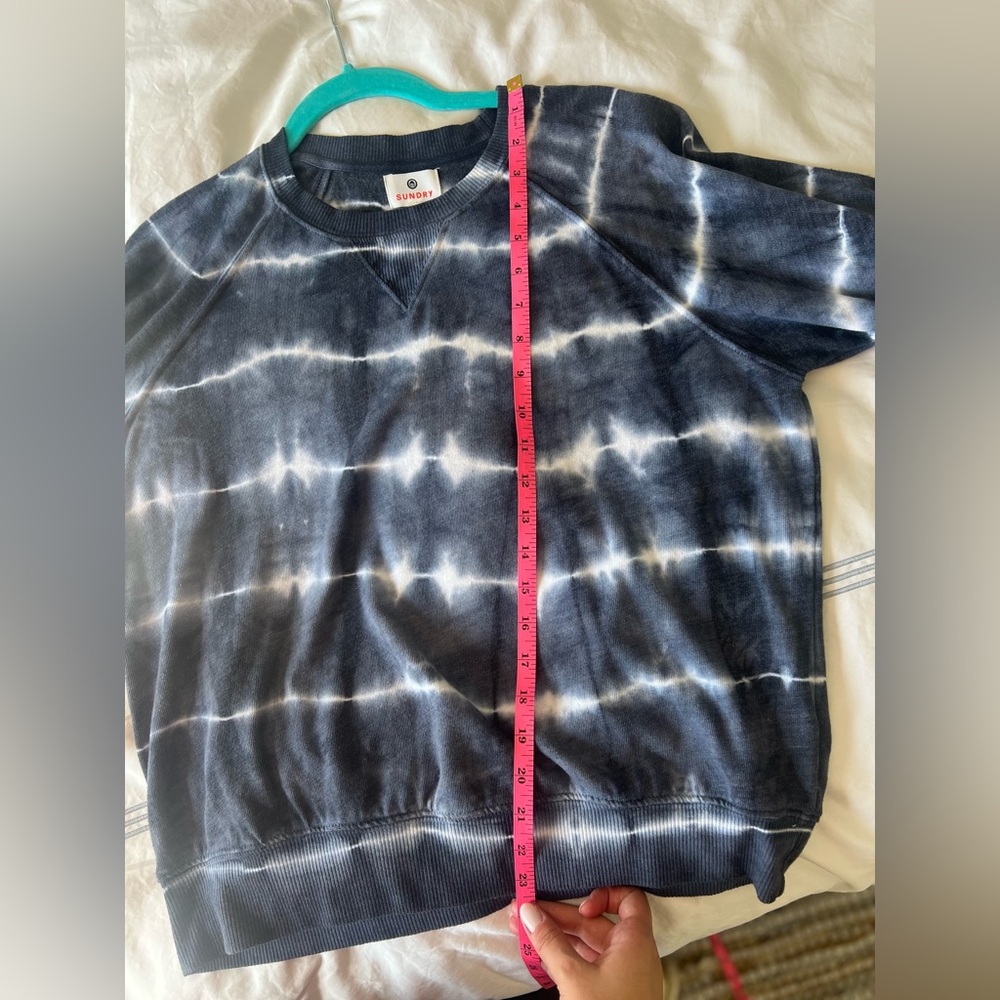 Sundry Tie Dye Puff Sleeve Raglan Sweatshirt in Navy/White Size S (4-6) - Picture 9 of 15